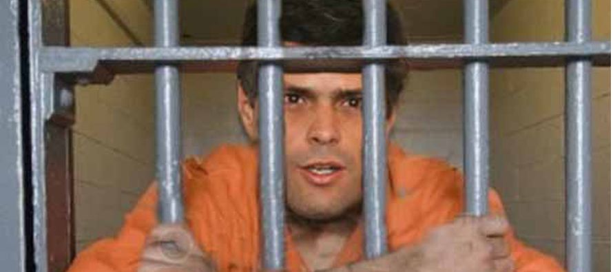 López cumple actualmente una condena en prisión de 13 años y nueve meses por...