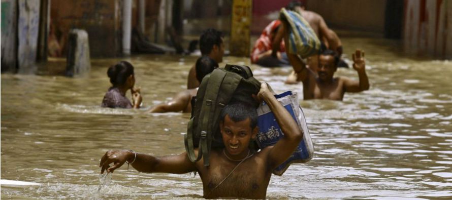 Las intensas lluvias de la temporada de monzones en India rebalsaron numerosos ríos, entre...