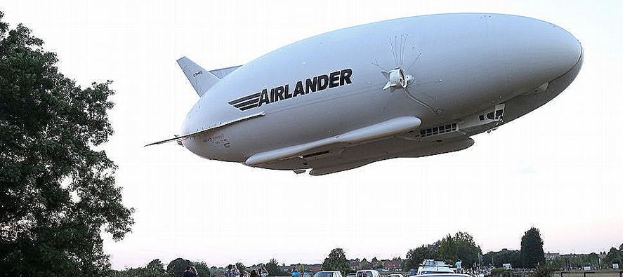 El dirigible Airlander 10, la aeronave más grande del mundo, se ha estrellado hoy en el...