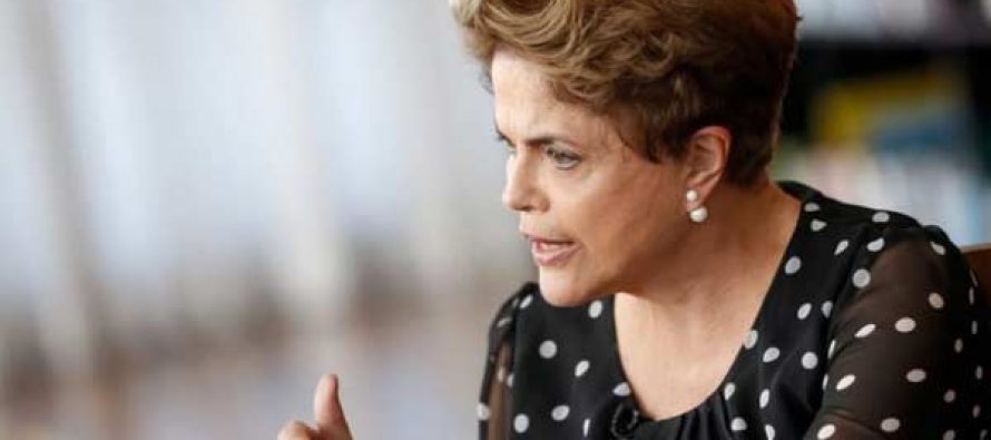 La presidenta brasileña, Dilma Rousseff, suspendida de sus funciones y que a partir de este...