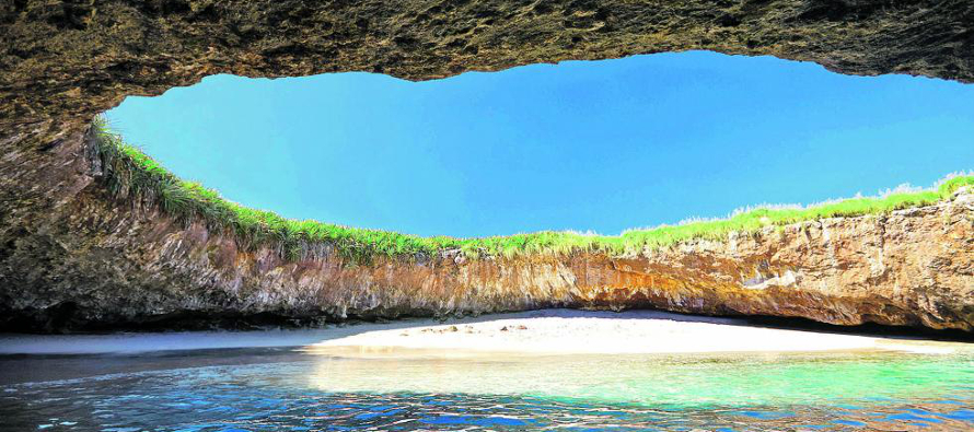 Las Islas Marietas son parte del corredor turístico que incluye a Puerto Vallarta y la...