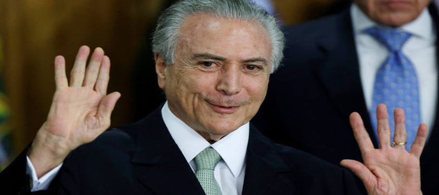 El nuevo presidente de Brasil, Michel Temer, ha asumido el poder tras la destitución de...