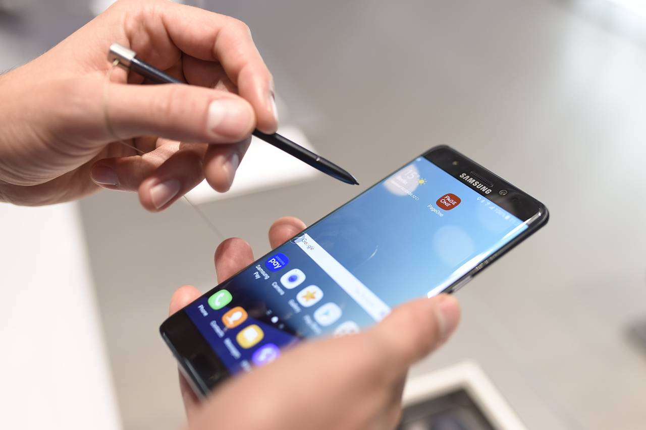 Fotos de teléfonos Galaxy Note 7 de Samsung Electronics Co. carbonizados se propagaron por...