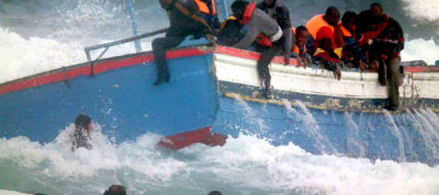 Al menos 29 personas murieron hoy en el naufragio de un barco frente a la costa mediterránea...