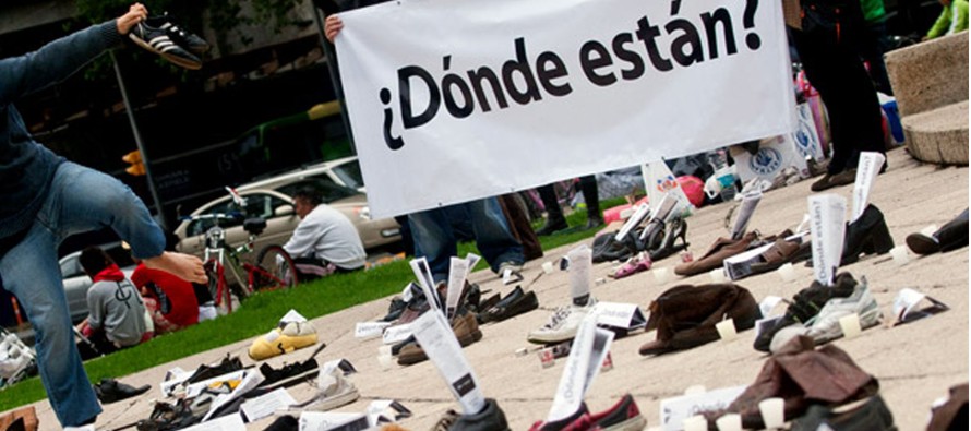 El Gobierno mexicano dijo hoy que trabajará en el caso de los 43 estudiantes de Ayotzinapa...