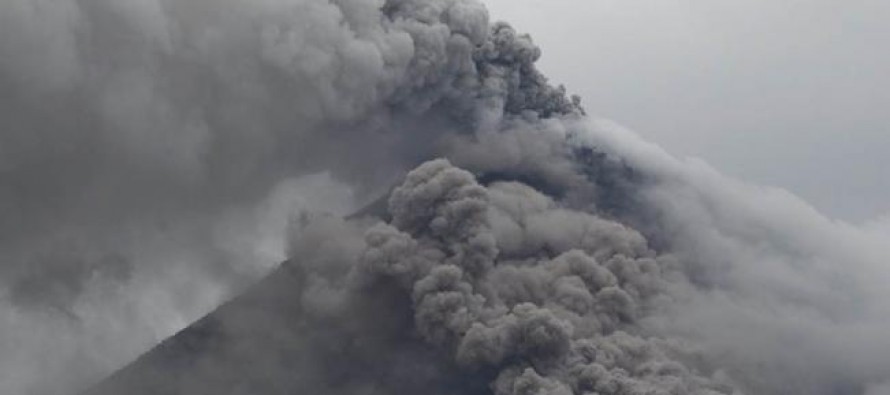 El aumento de la actividad del Volcán de Colima, en el oeste de México, ha obligado a...