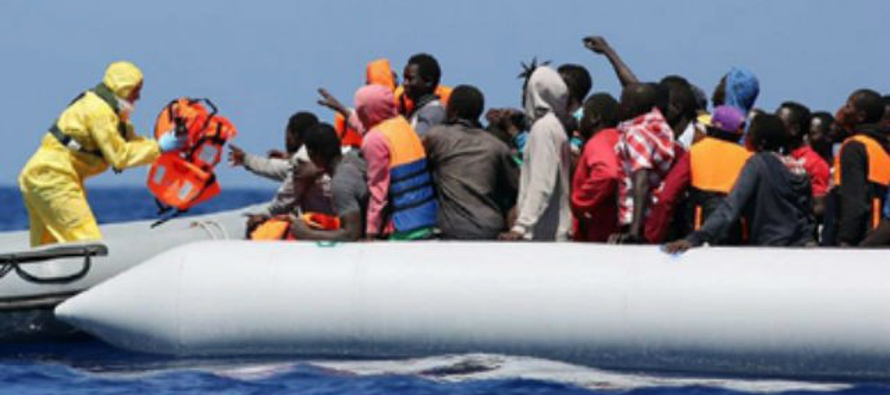 Más de 5,000 inmigrantes fueron salvados el martes y el miércoles frente a la costa...