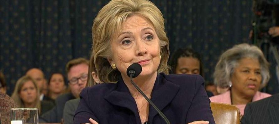Hoy Clinton aprovechó para mantener viva la polémica en su mitin en Colorado: 