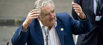 Mujica regaló frases de ánimo a los numerosos africanos, haitianos y otros...