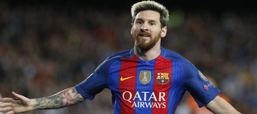 Messi, quien jugó su primer partido como titular después de una lesión sufrida...