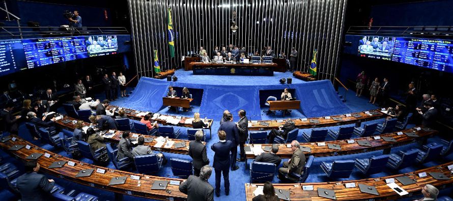 De acuerdo a la Constitución brasileña, ni la impopularidad ni la pérdida de...