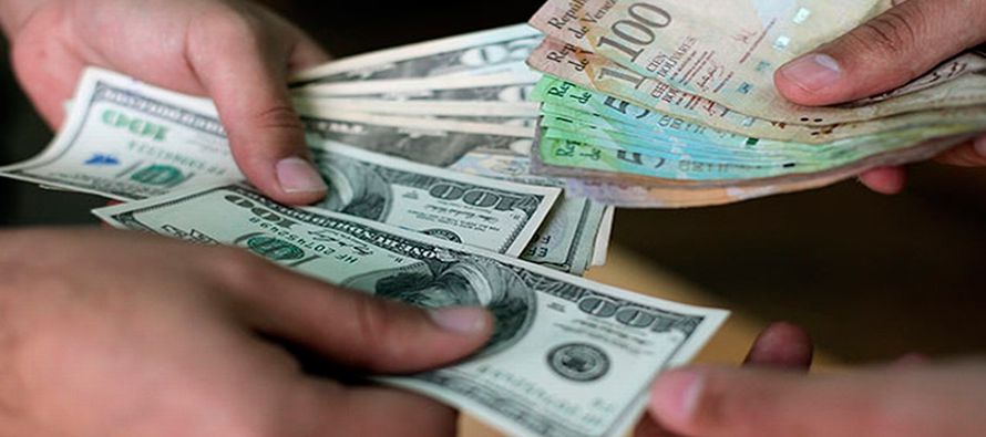 El mayor billete en circulación, el de 100 bolívares, tiene un valor de 8 centavos de...