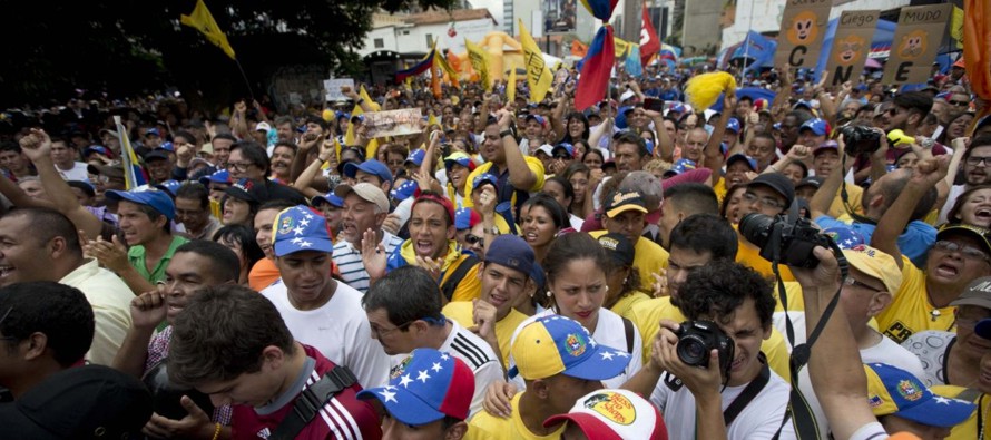  La oposición de Venezuela convocó el miércoles a una huelga general durante...