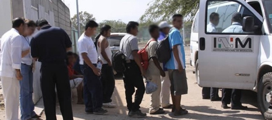 as autoridades mexicanas interceptaron a 186 centroamericanos indocumentados que viajaban hacinados...