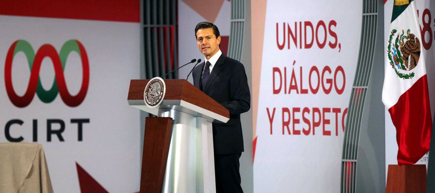 El presidente de México, Enrique Peña Nieto, pidió hoy dejar 