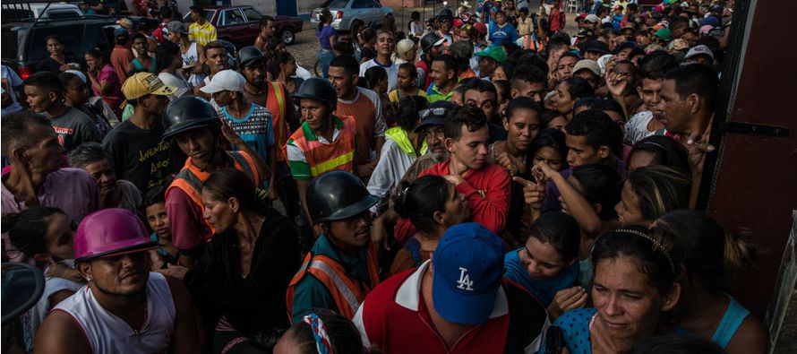 El éxodo se desarrolla tan rápido que desde 2015 unos 30,000 venezolanos se han...