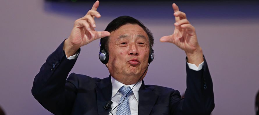 El presidente ejecutivo, de 72 años, también ha comparado al personal de Huawei con...