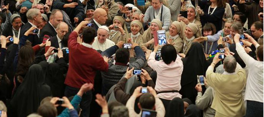 Bergoglio ha presidido en el Vaticano celebraciones jubilares dedicadas a los inmigrantes, a las...