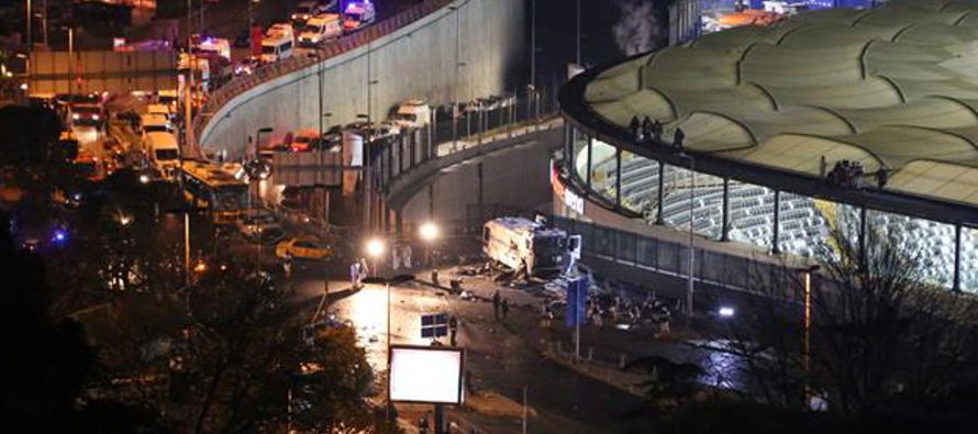 El presidente turco, Tayyip Erdogan, describió las explosiones fuera del Vodafone Arena, el...