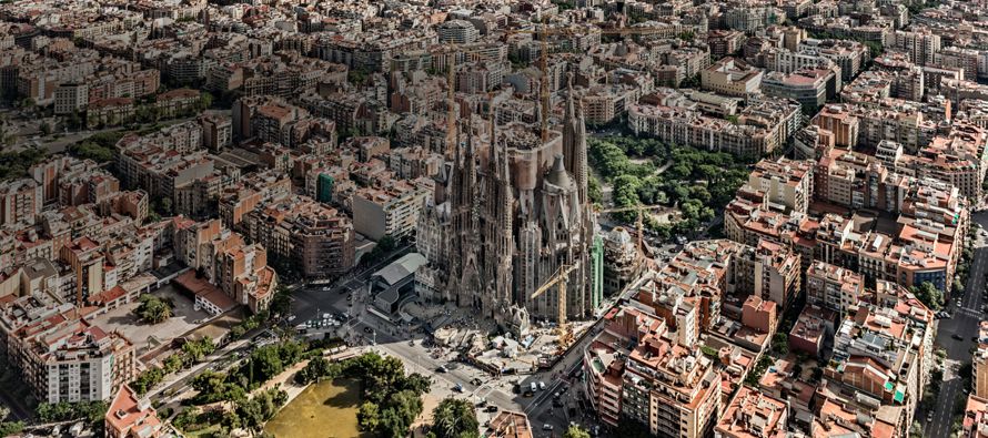 La obra maestra de Gaudí, quien causa una gran fascinación entre los japoneses, baja...