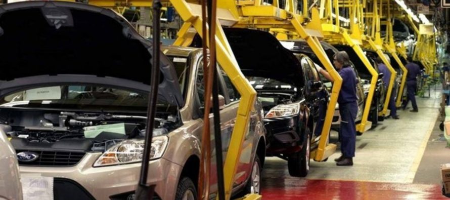 Ford Motor Co paralizó su producción en Venezuela la semana pasada y la...