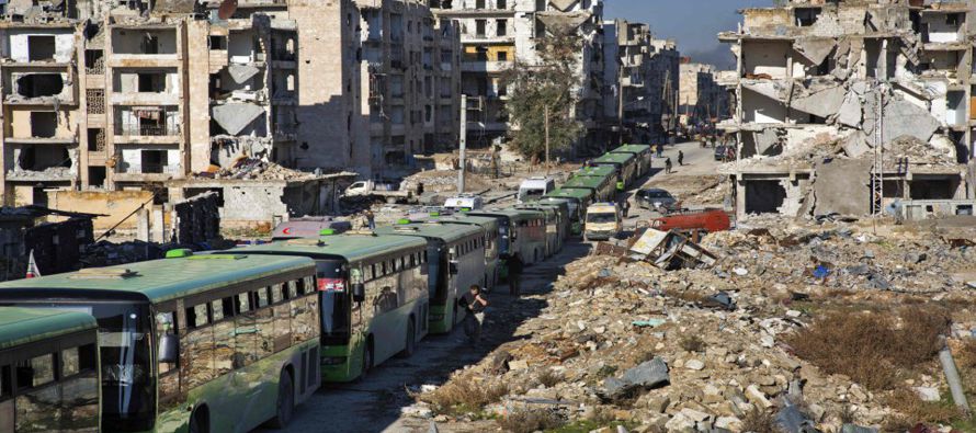 Mientras, en los barrios asediados de la parte oriental de Alepo, ninguno de los 60...