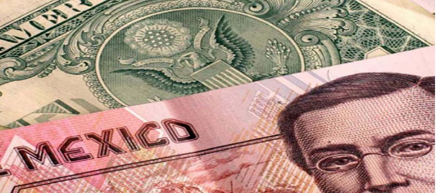  El peso mexicano cerró el viernes su peor año desde la crisis de 2008, sacudido...