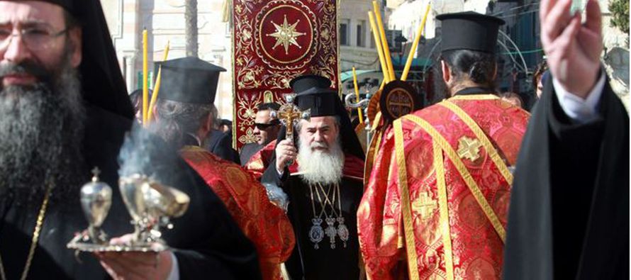 El Patriarca de Jerusalén, Teófilo III, ofició anoche en la Basílica de...