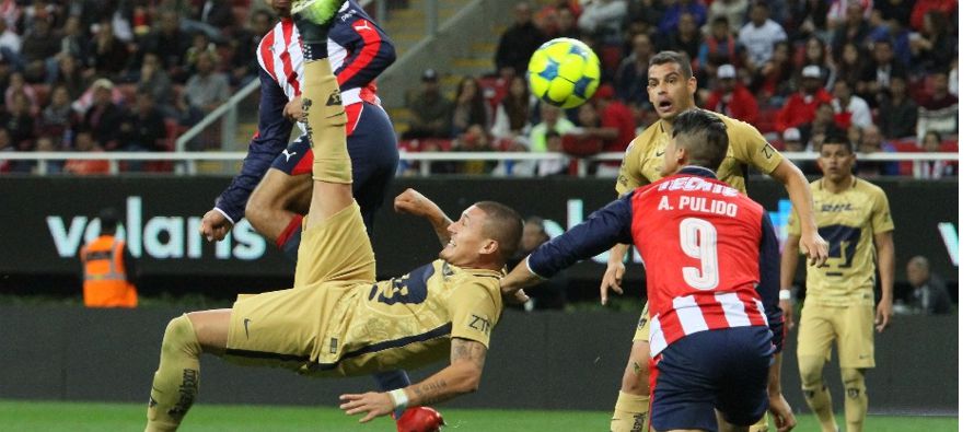 Pumas dominó los primeros minutos, pero el chileno Nicolás Castillo no estuvo certero...