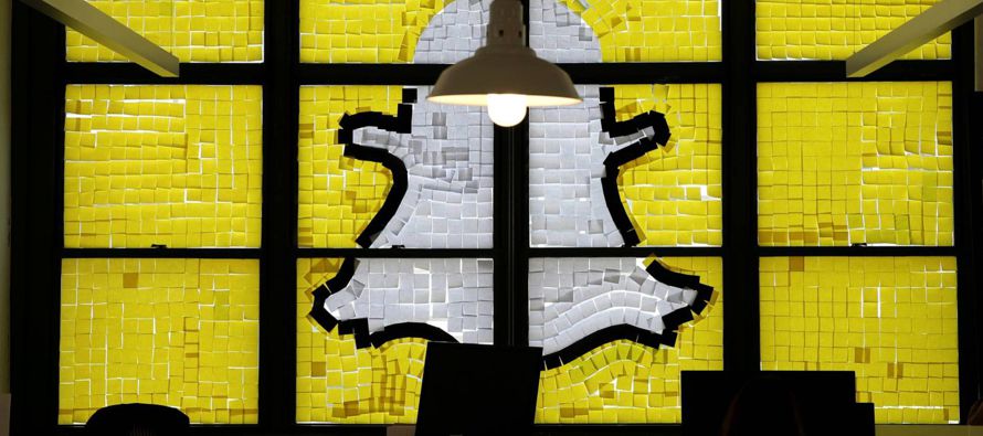 La aplicación de mensajería Snapchat dijo que fijará en Londres la sede de sus...