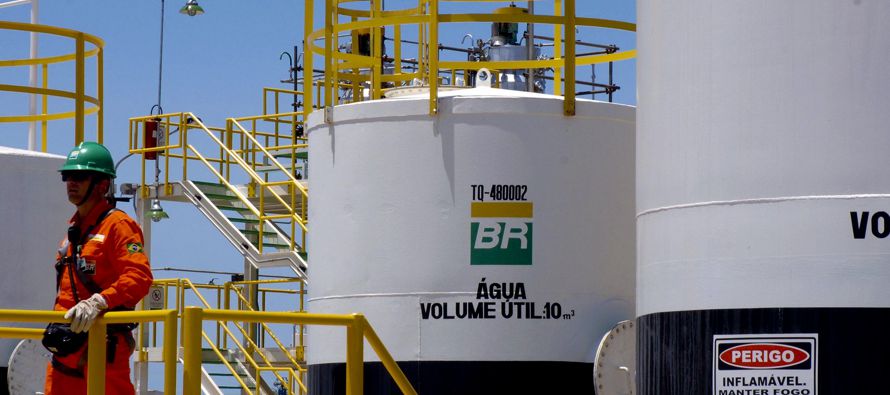 La petrolera, la mayor empresa de Brasil, señaló que la producción en la zona...