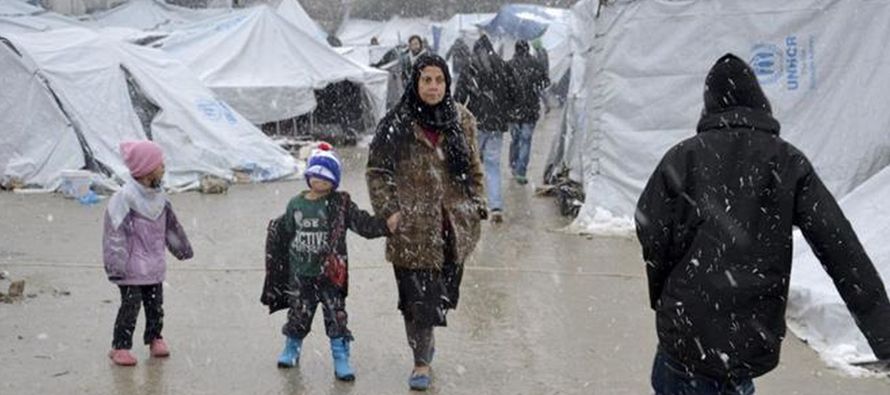 Refugiados e inmigrantes están muriendo por la ola de frío que barre Europa y los...