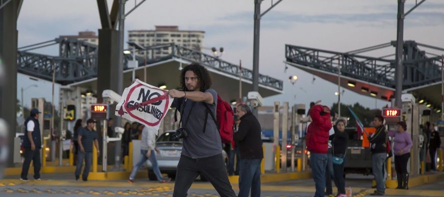 Los ciudadanos de Baja California están furiosos. Protestan contra el gasolinazo y contra la...