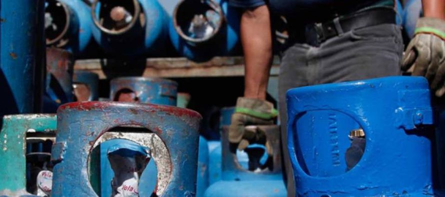 Al igual que con el precio de la gasolina, el Gobierno ha decidido que el gas LP se determinen por...