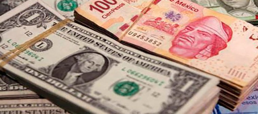 El peso mexicano se ha devaluado un 65,15 % frente al dólar estadounidense desde el inicio...