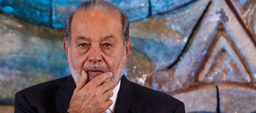 El empresario mexicano Carlos Slim dijo el viernes que respalda al presidente de su país,...