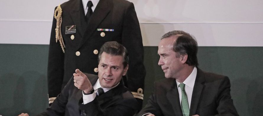 Peña Nieto apeló también a la unidad nacional y al orgullo nacional, pues es...