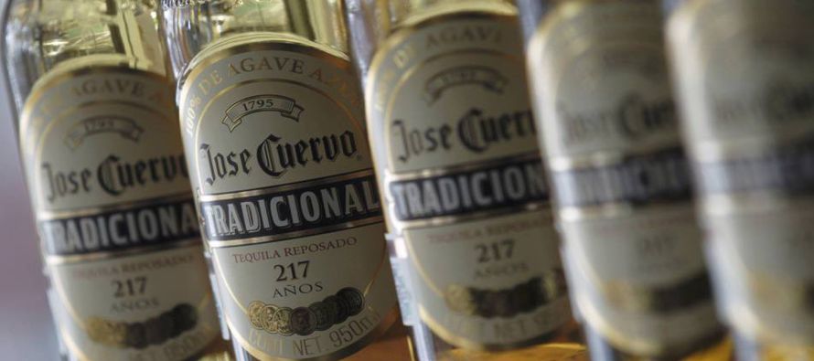 La firma mexicana José Cuervo, la mayor productora de tequila del mundo, debutó hoy...
