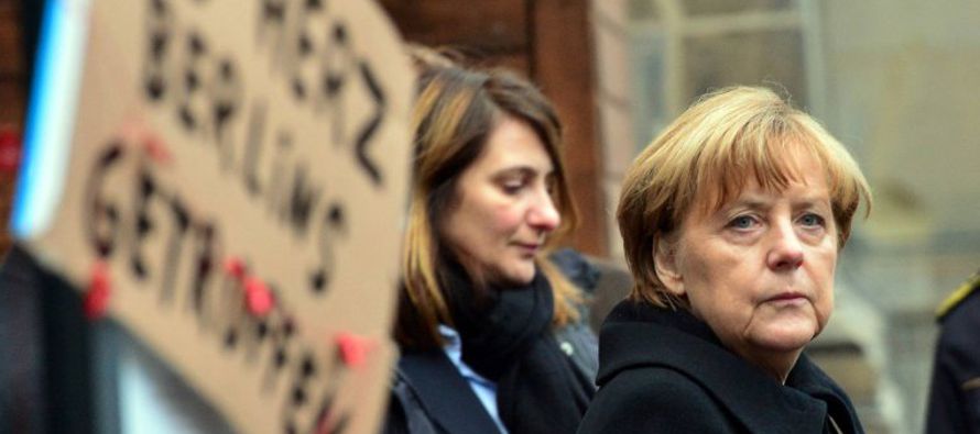 La canciller alemana, Angela Merkel, acordó hoy con los primeros ministros de los estados...