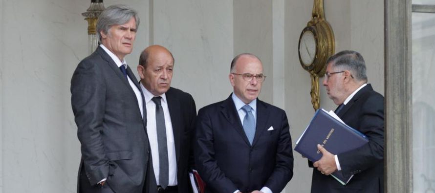 En el encuentro, donde también estuvo presente el ministro de interior, Bruno Le Roux,...