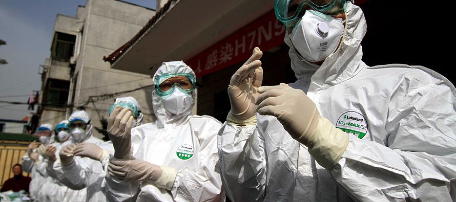 En marzo de 2013 se reportó el primer caso de infección humana en China, con un...
