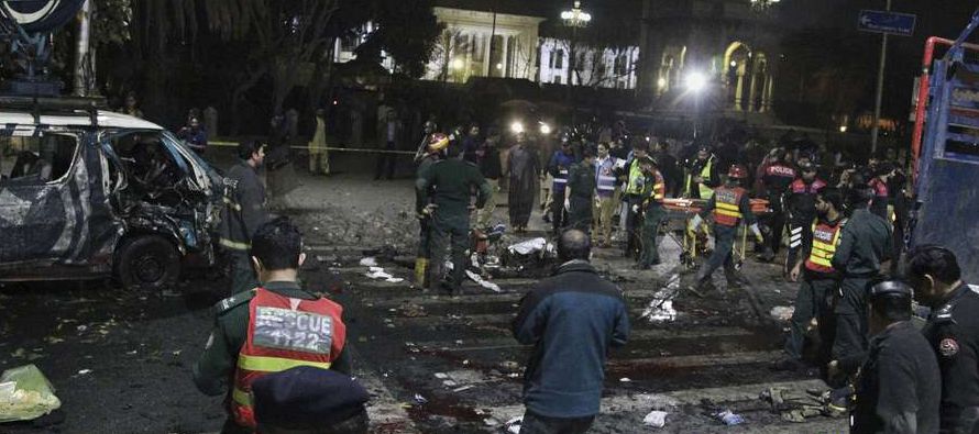 Otros ataques esta semana, incluyendo una bomba que mató a 13 personas en la ciudad oriental...