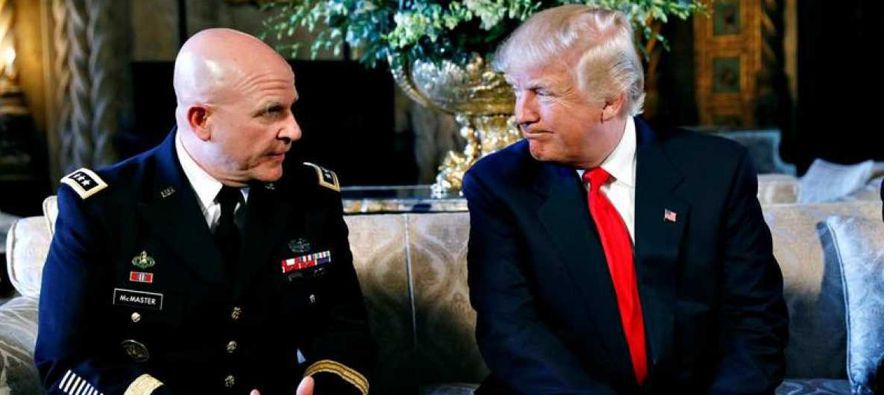 Con su elección, Trump reafirma su confianza en militares de alto rango para el...
