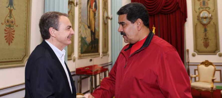 Maduro recibió a Rodríguez Zapatero en el palacio presidencial de Miraflores junto a...