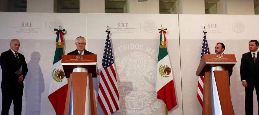 Osorio asistió el jueves junto a los titulares de Relaciones Exteriores, Luis Videgaray, y...