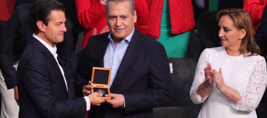 Peña Nieto presidió los festejos del PRI en las oficinas del partido, en el centro de...
