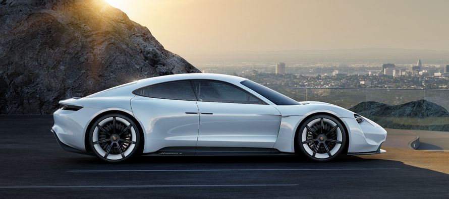Porsche podría ofrecer una versión completamente eléctrica de su todoterreno...