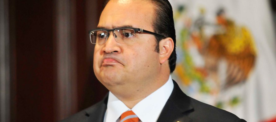 El exgobernador de Veracruz se enfrenta a una sanción de seis meses a tres años de...