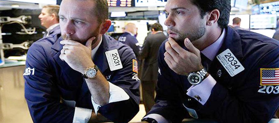 Al cierre de las operaciones, el Dow Jones perdió 44,11 puntos y acabó en 20.837,37...