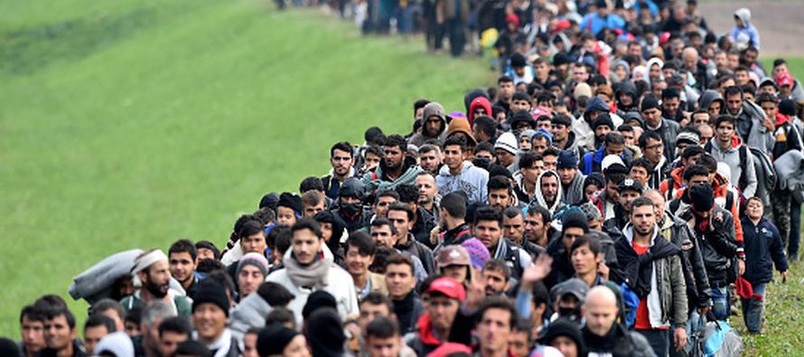Alrededor de 1,2 millones de personas solicitaron asilo en la Unión Europea (UE) en 2016, un...